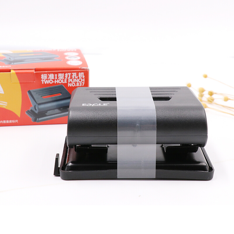 益而高（Eagle） 837 二孔打孔機 辦公型打孔器帶刻度(黑色)_http://02394.cn/img/images/C201903/1552009344770.jpg