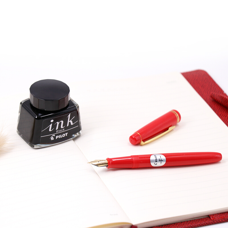 百樂(lè)（PILOT）FP-78G+鋼筆套裝   商務(wù)簽字筆練字送禮鋼筆墨水復(fù)古禮盒裝 (F尖紅色)_http://02394.cn/img/images/C201910/1571125714690.jpg